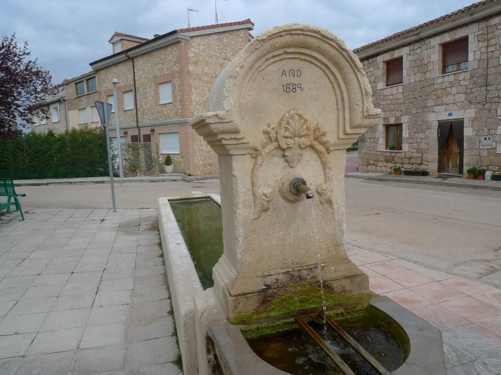 FUENTE CON PILON