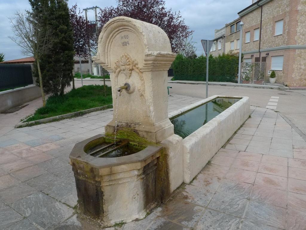 FUENTE DE PIEDRA CON PILON